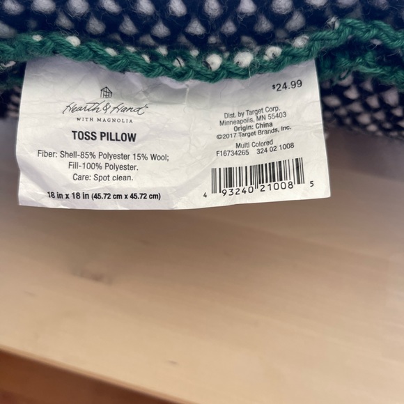 NEW Hearth and Hand Target 18x18 Throw Pillow - Picture 4 of 4